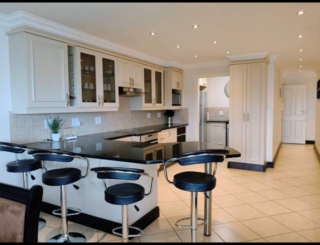3 BEDROOM APARTMENT BLOCK FOR SALE IN FERREIRA TOWN